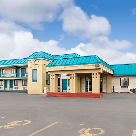 Econo Lodge Utica Exterior foto