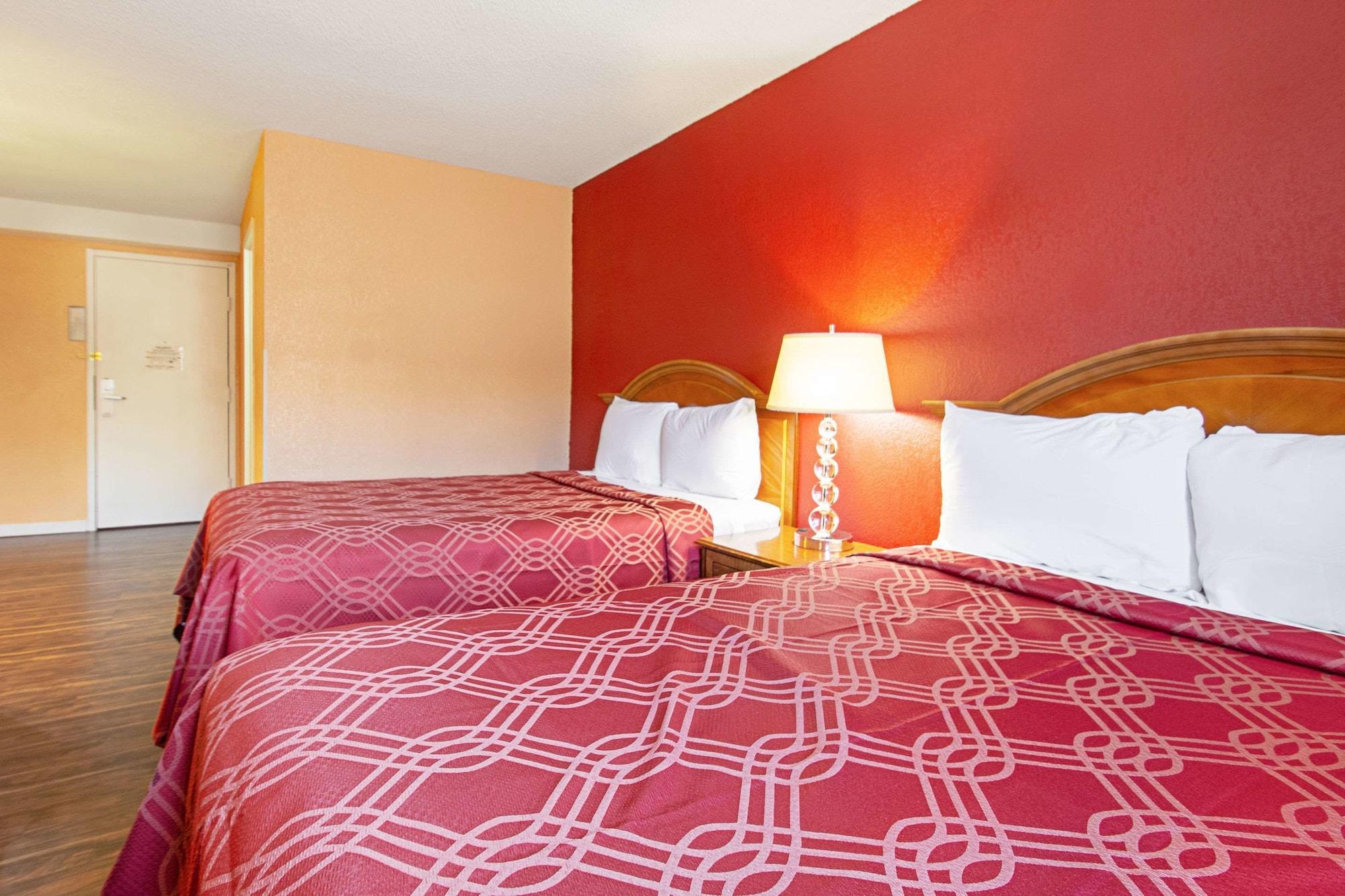 Econo Lodge Utica Exterior foto