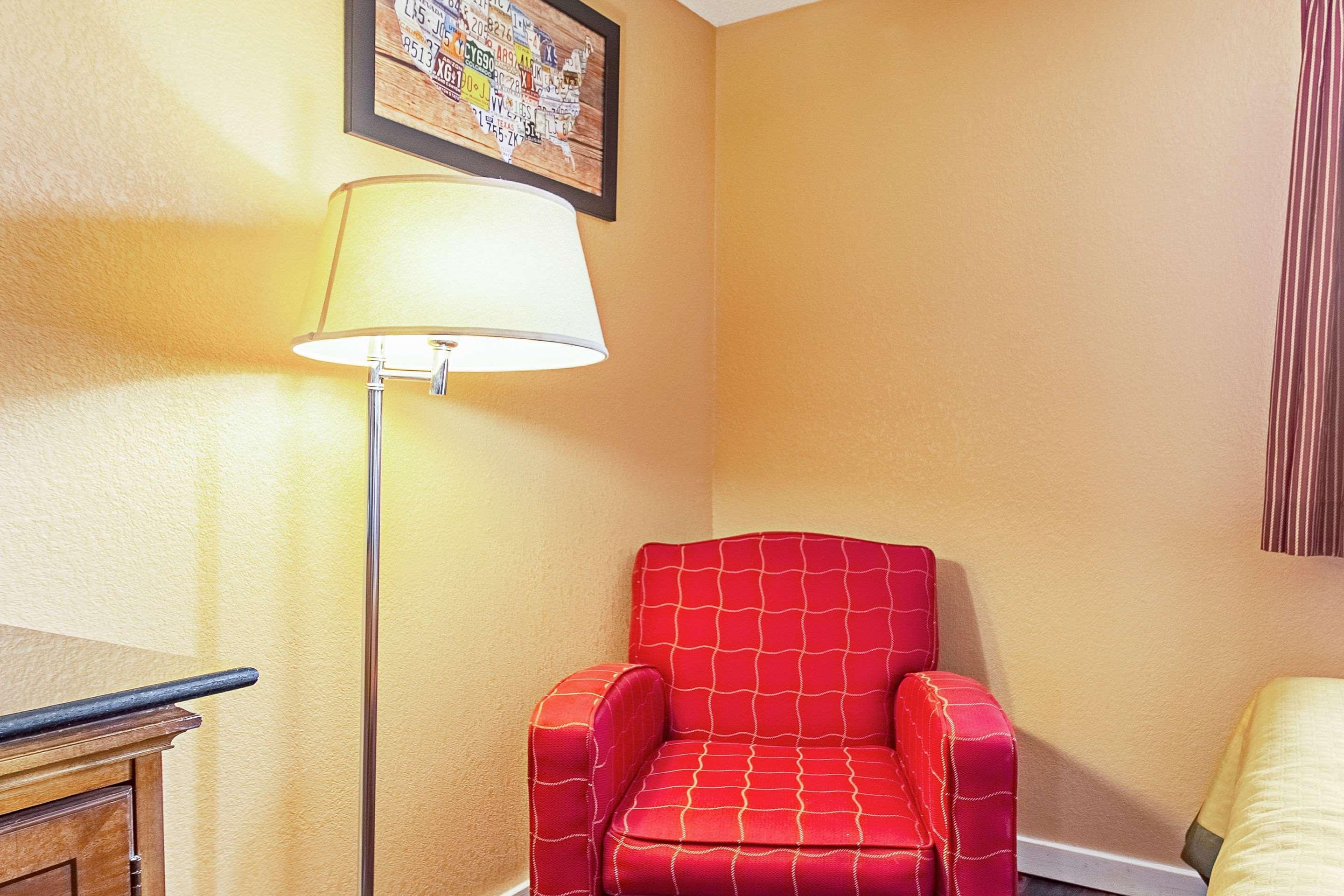 Econo Lodge Utica Exterior foto