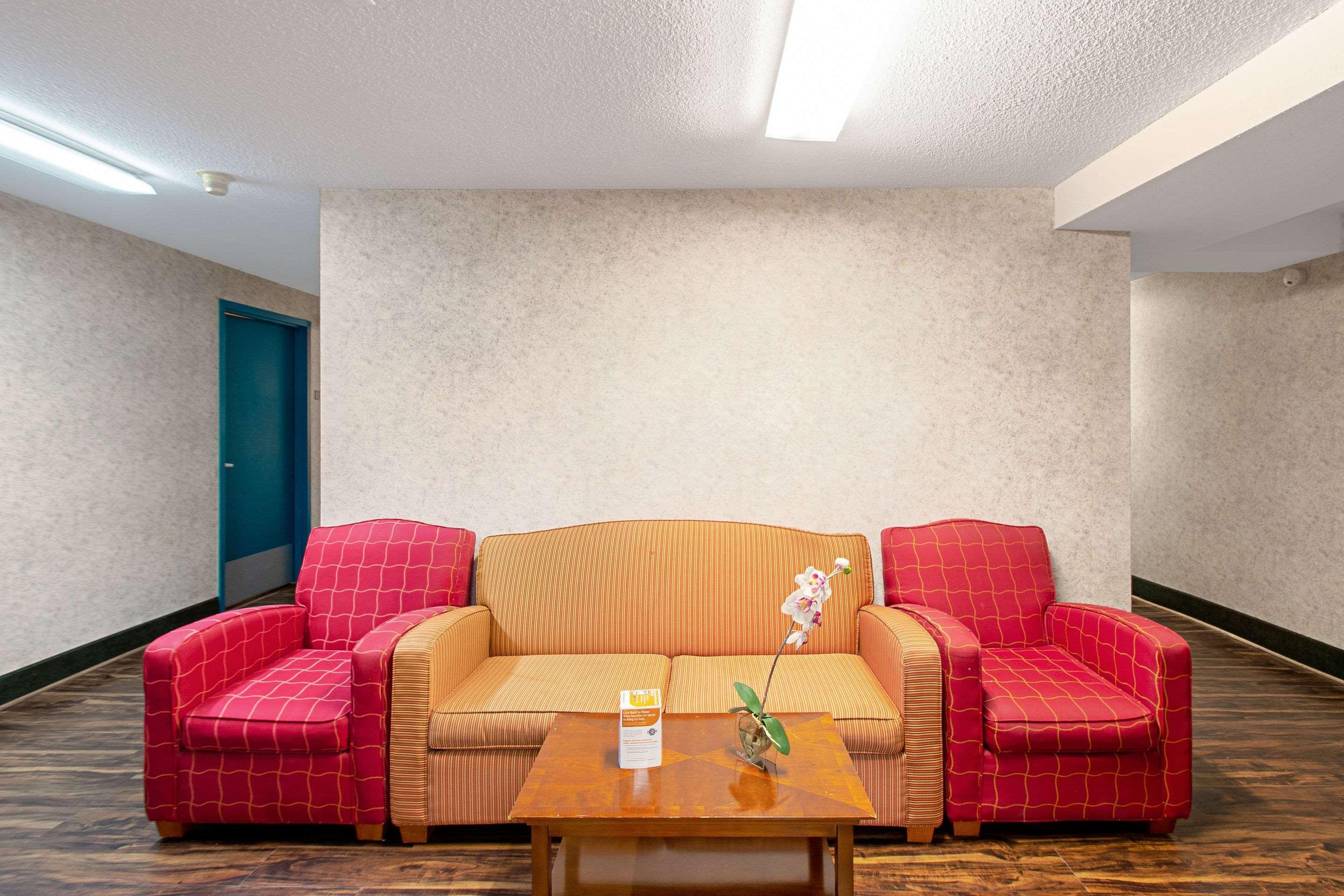 Econo Lodge Utica Exterior foto