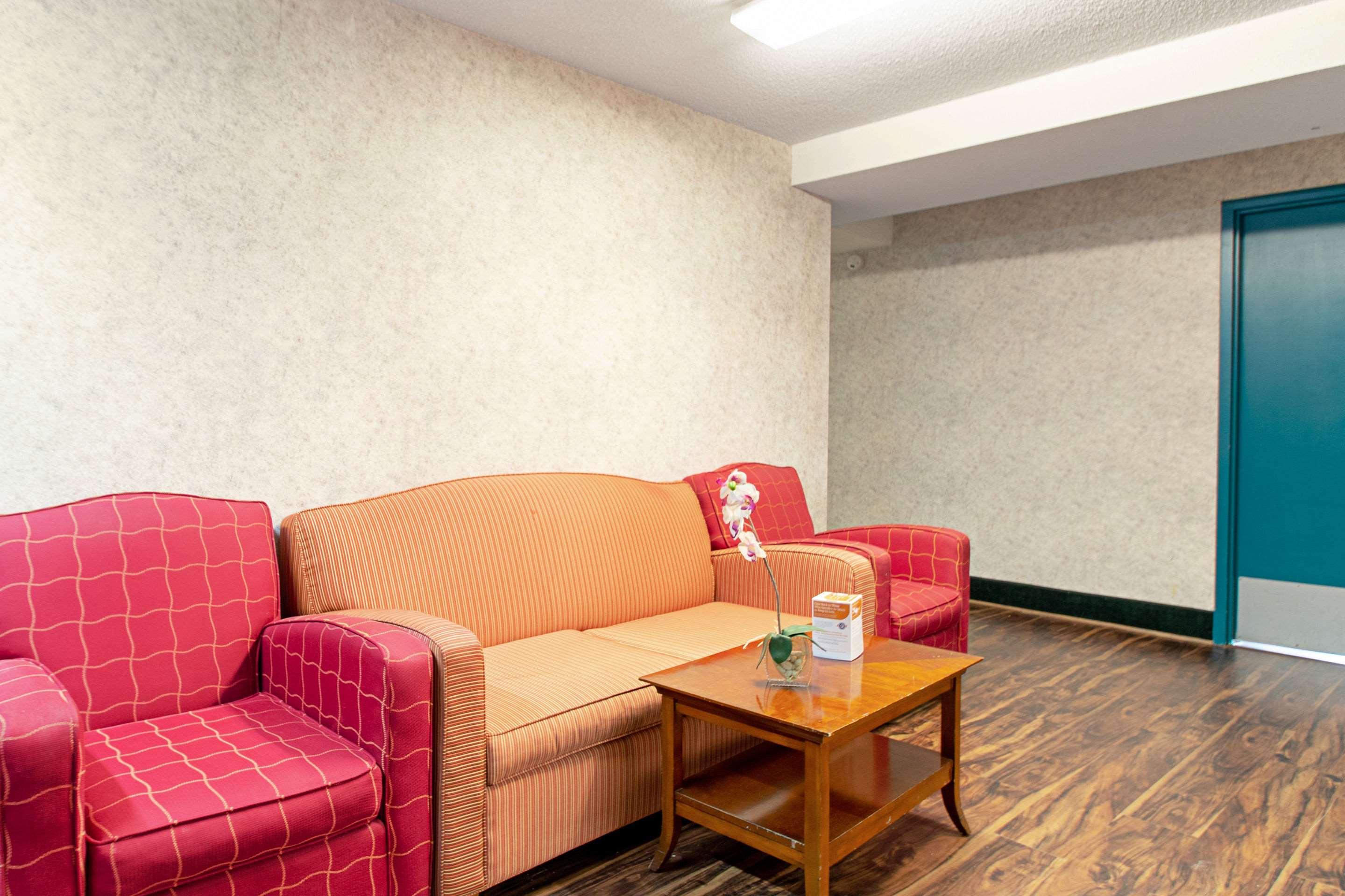 Econo Lodge Utica Exterior foto