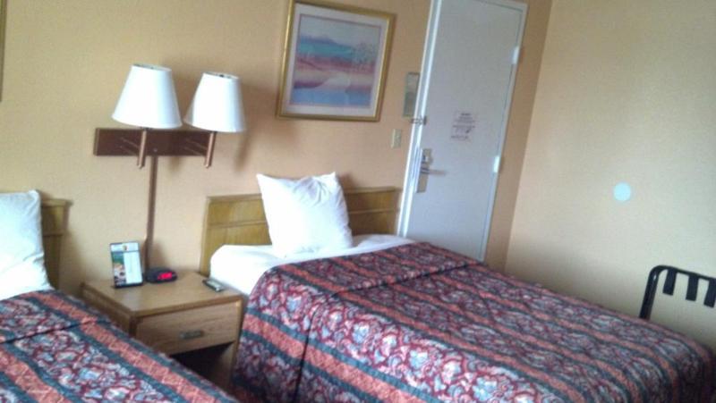 Econo Lodge Utica Exterior foto