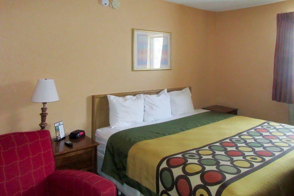 Econo Lodge Utica Exterior foto